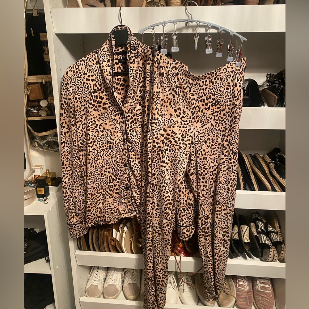 simply vera wang leopard / cheetah print pj S